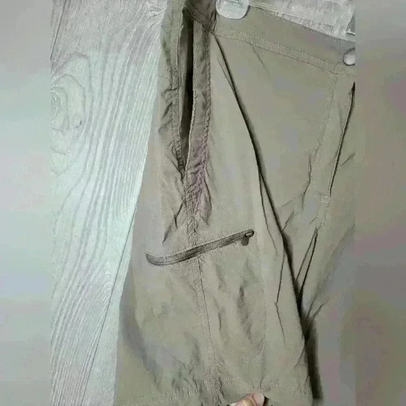 Boy's L.L.Bean cargo shorts. Size 14. - Picture 2 of 4